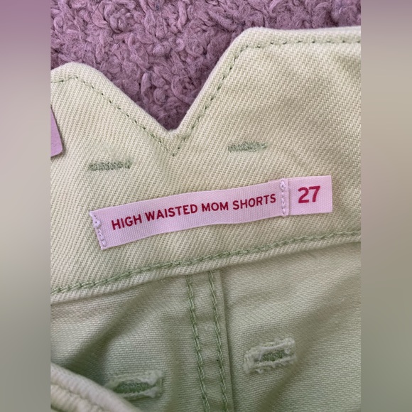 NWT Levi’s High Waisted Mom Shorts - Picture 11 of 14